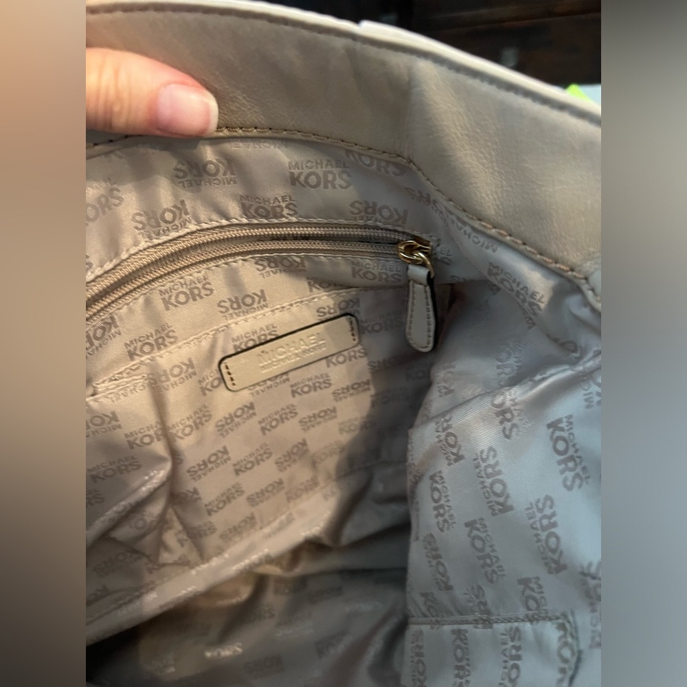 Michael Kors Leather Bag w/ gold accents - Picture 12 of 16